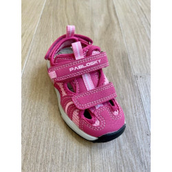 Sandalia sport fucsia con detalles en rosa claro